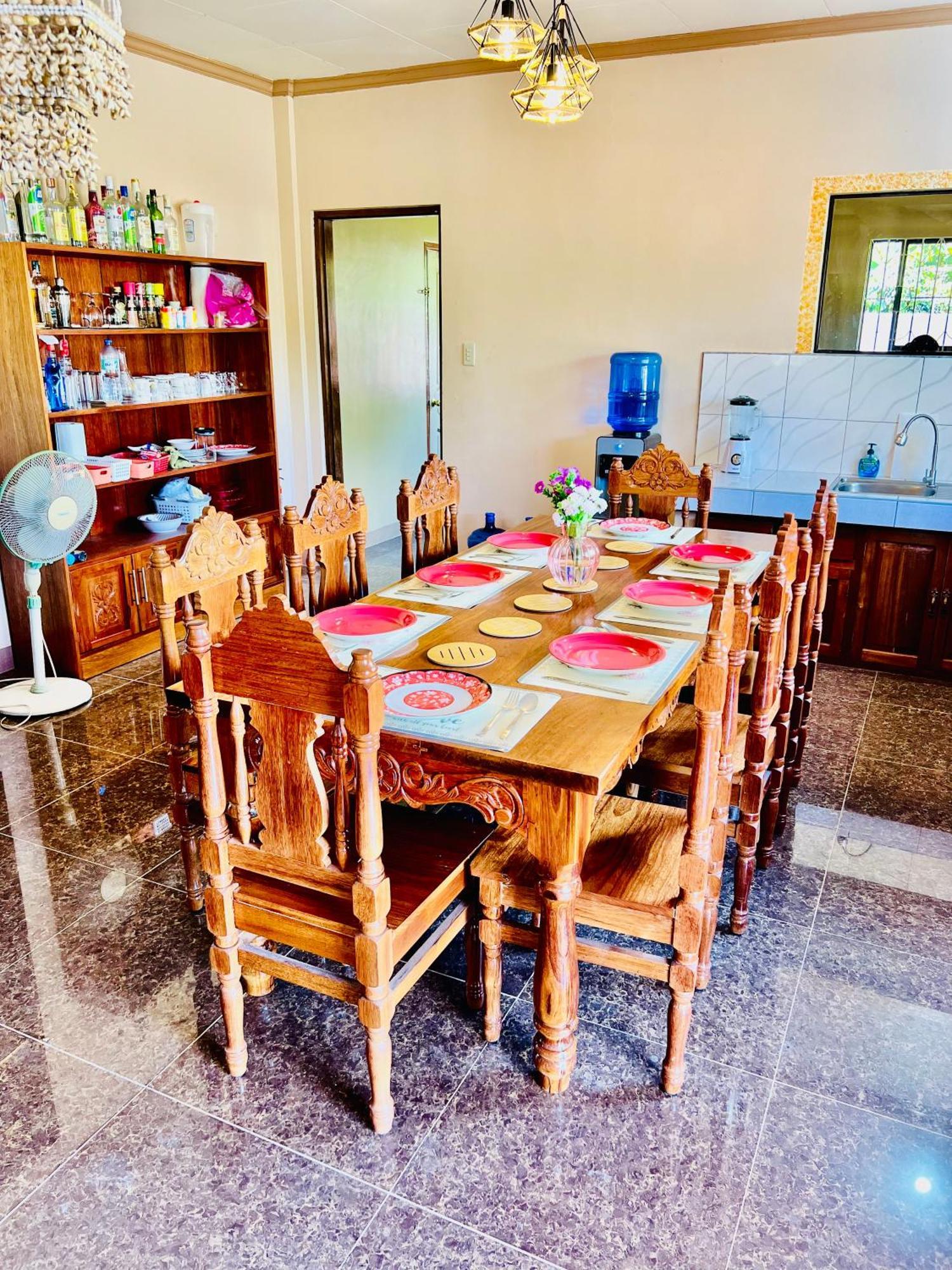 Chateau La Princesa With Cozy Garden & Bar Puerto Princesa Exterior foto