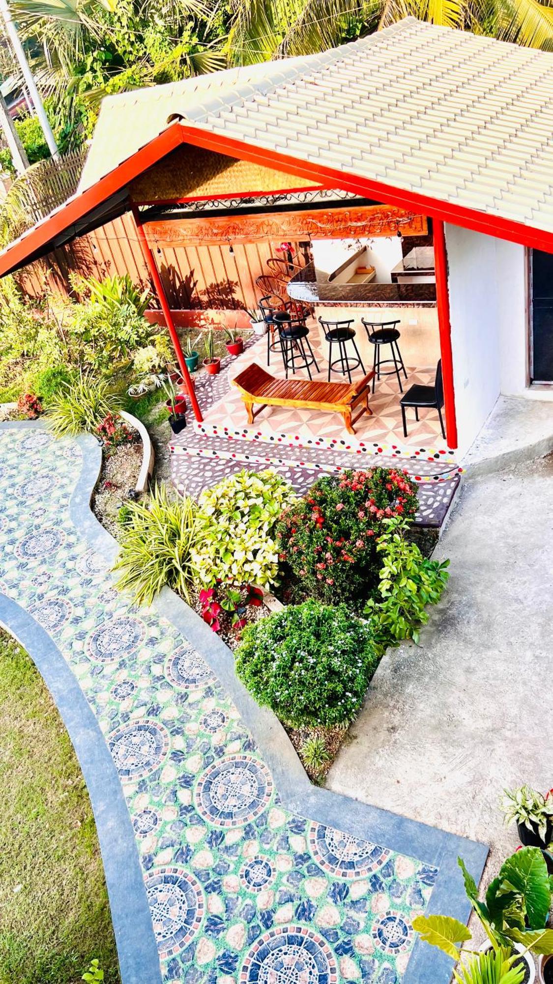 Chateau La Princesa With Cozy Garden & Bar Puerto Princesa Exterior foto