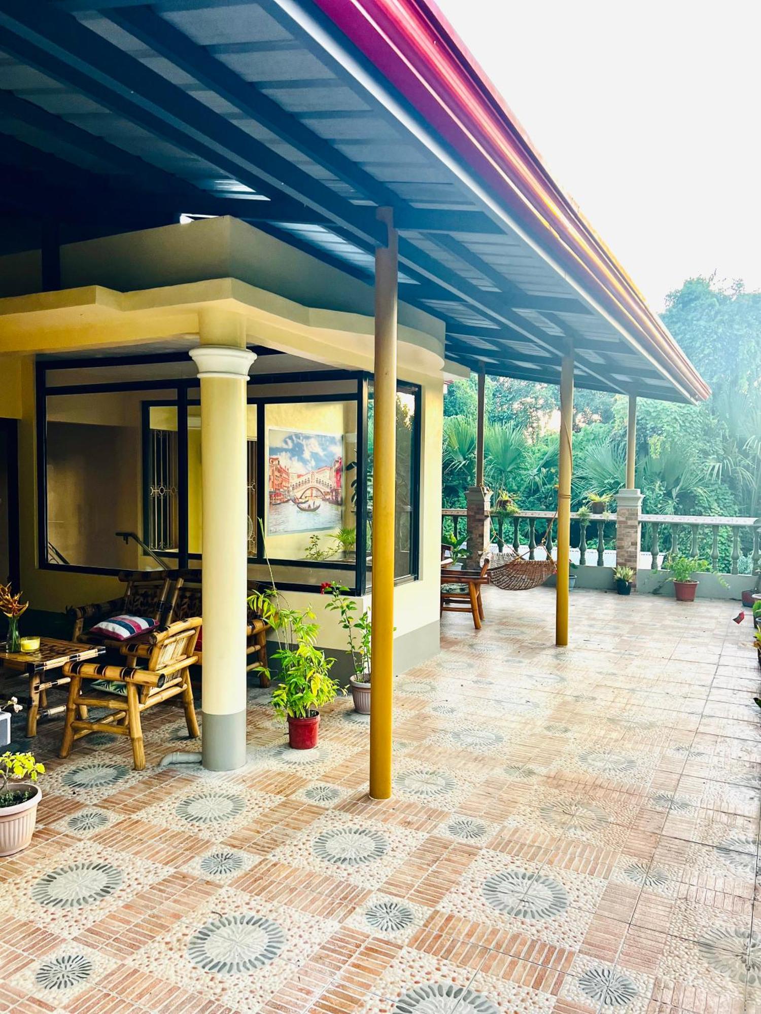 Chateau La Princesa With Cozy Garden & Bar Puerto Princesa Exterior foto